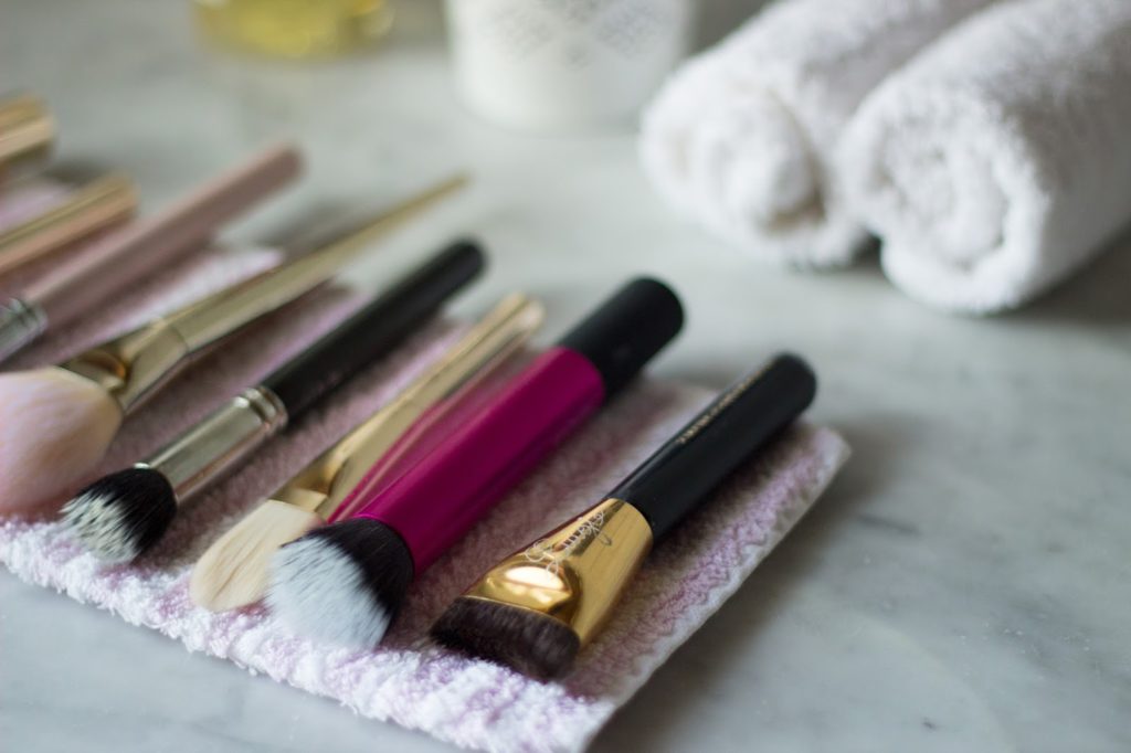 Organizer makeup pennelli e bagnoschiuma: soluzioni per tenere in